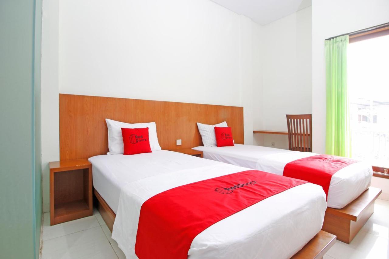 Отель Reddoorz @ Turangga Sari Kejayan Экстерьер фото