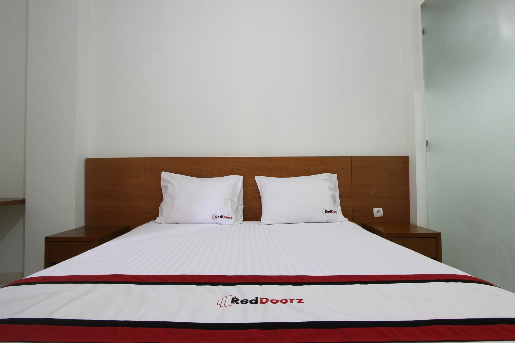Отель Reddoorz @ Turangga Sari Kejayan Экстерьер фото